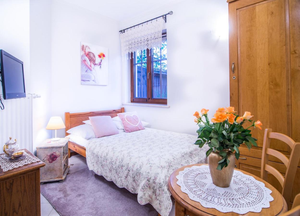 Hotel Dwa Ksiezyce Kazimierz Dolny Esterno foto