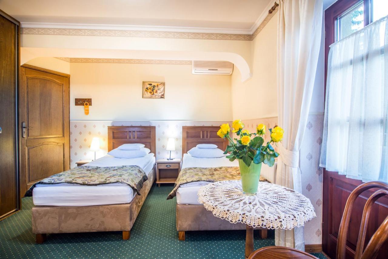 Hotel Dwa Ksiezyce Kazimierz Dolny Esterno foto