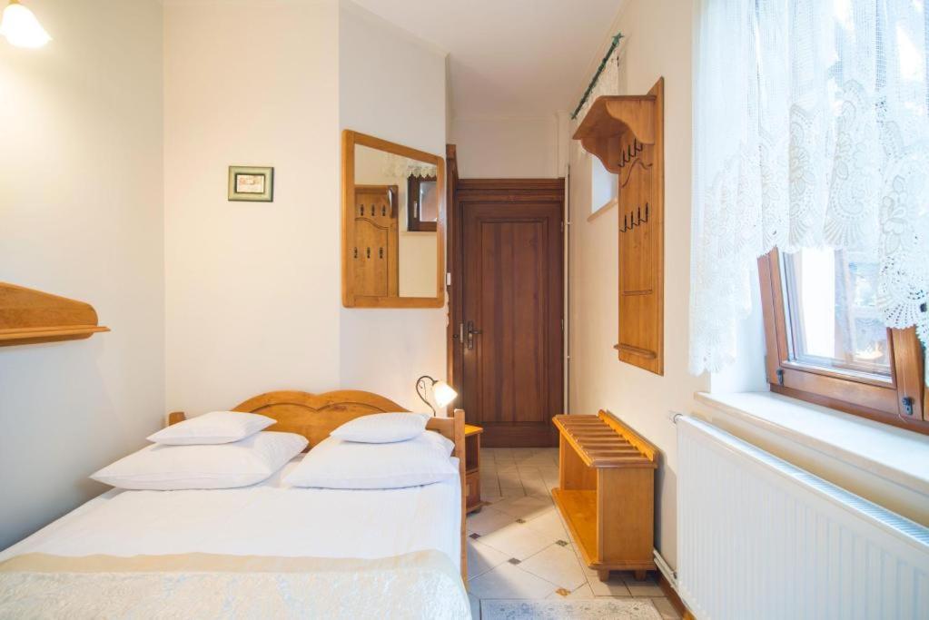 Hotel Dwa Ksiezyce Kazimierz Dolny Esterno foto