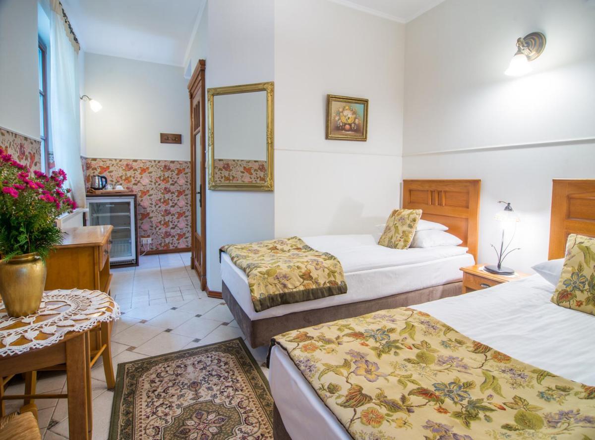 Hotel Dwa Ksiezyce Kazimierz Dolny Esterno foto