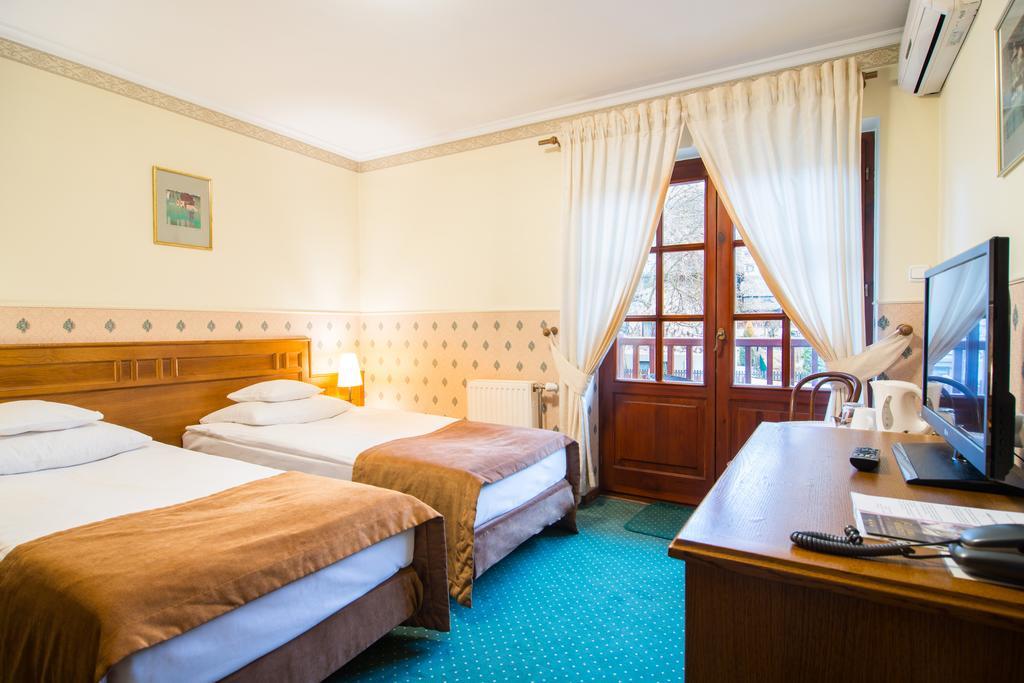 Hotel Dwa Ksiezyce Kazimierz Dolny Esterno foto